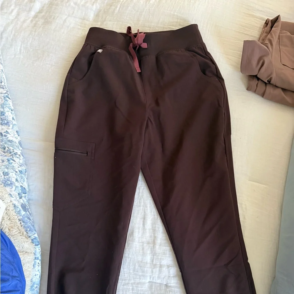 Figs Espresso Zamora Joggers - Picture 1 of 2